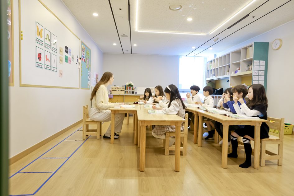 수업 중인 교실 전경